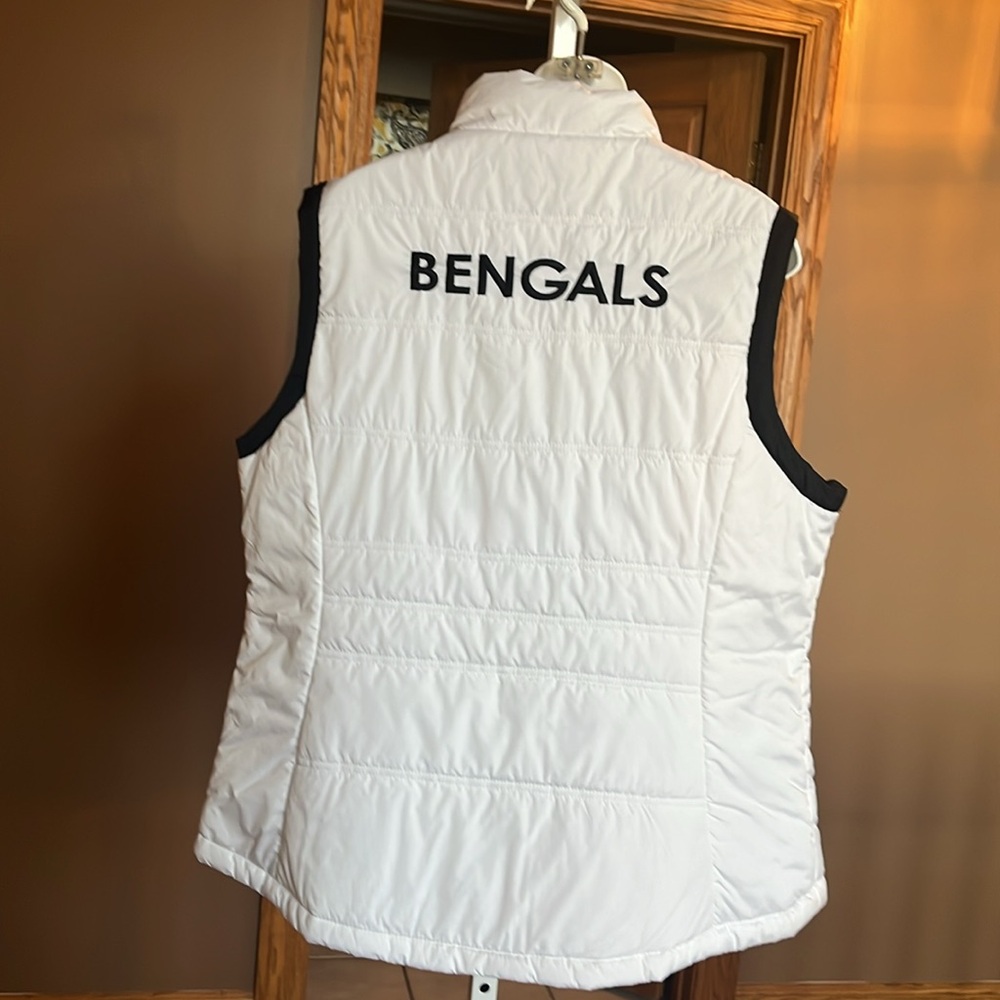 Beautiful Cincinnati Bengals white NFL vest, worn once! - Picture 4 of 5